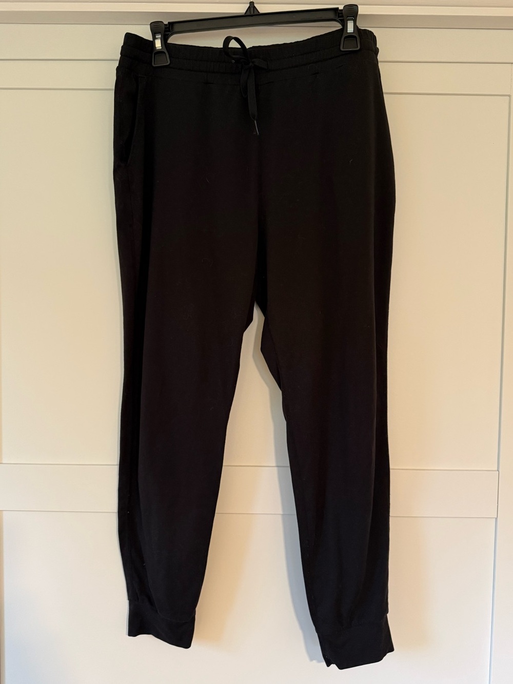 Womenโs Vuori Joggers